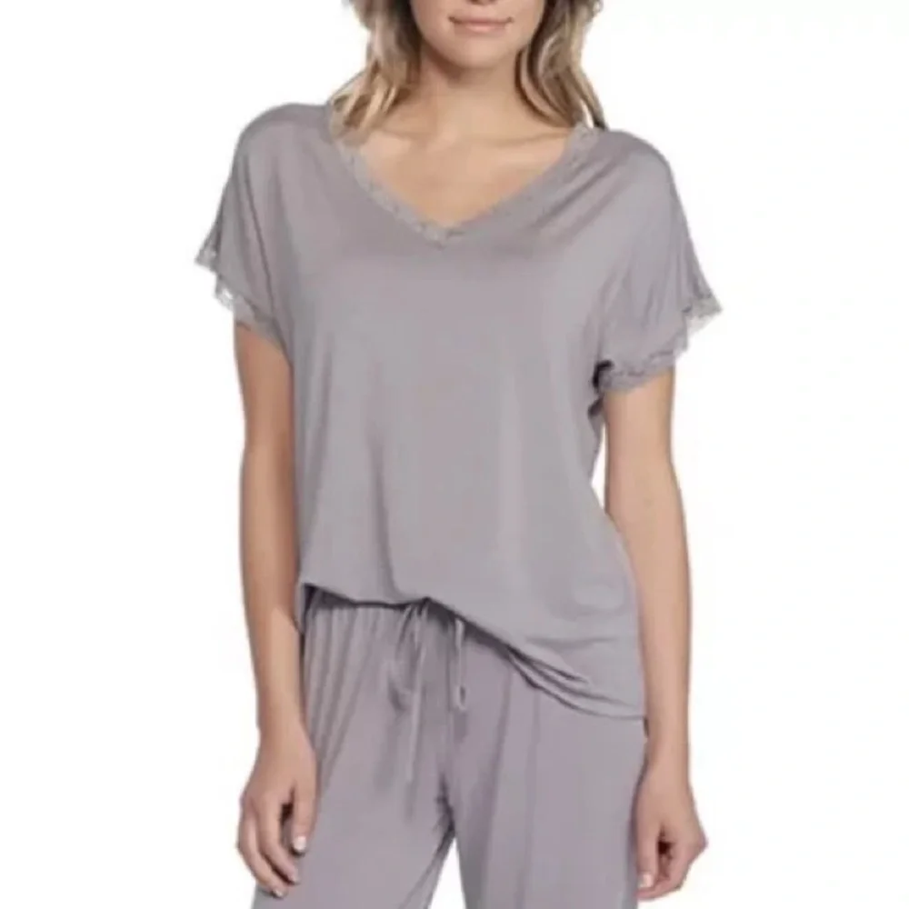 Barefoot Dreams Luxe Milk Jersey Short Sleeve V-Neck PJ T-shirt size XS NWT